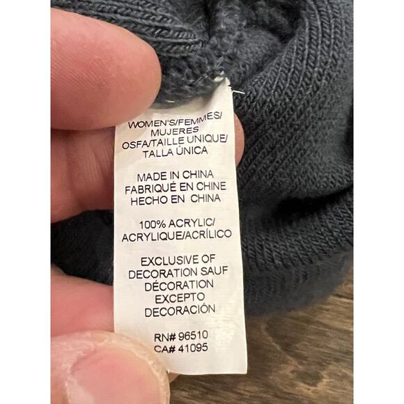 Under Armour Womens Gray Pom Acrylic Stretch Beanie Hat Cap One Size - Picture 4 of 5